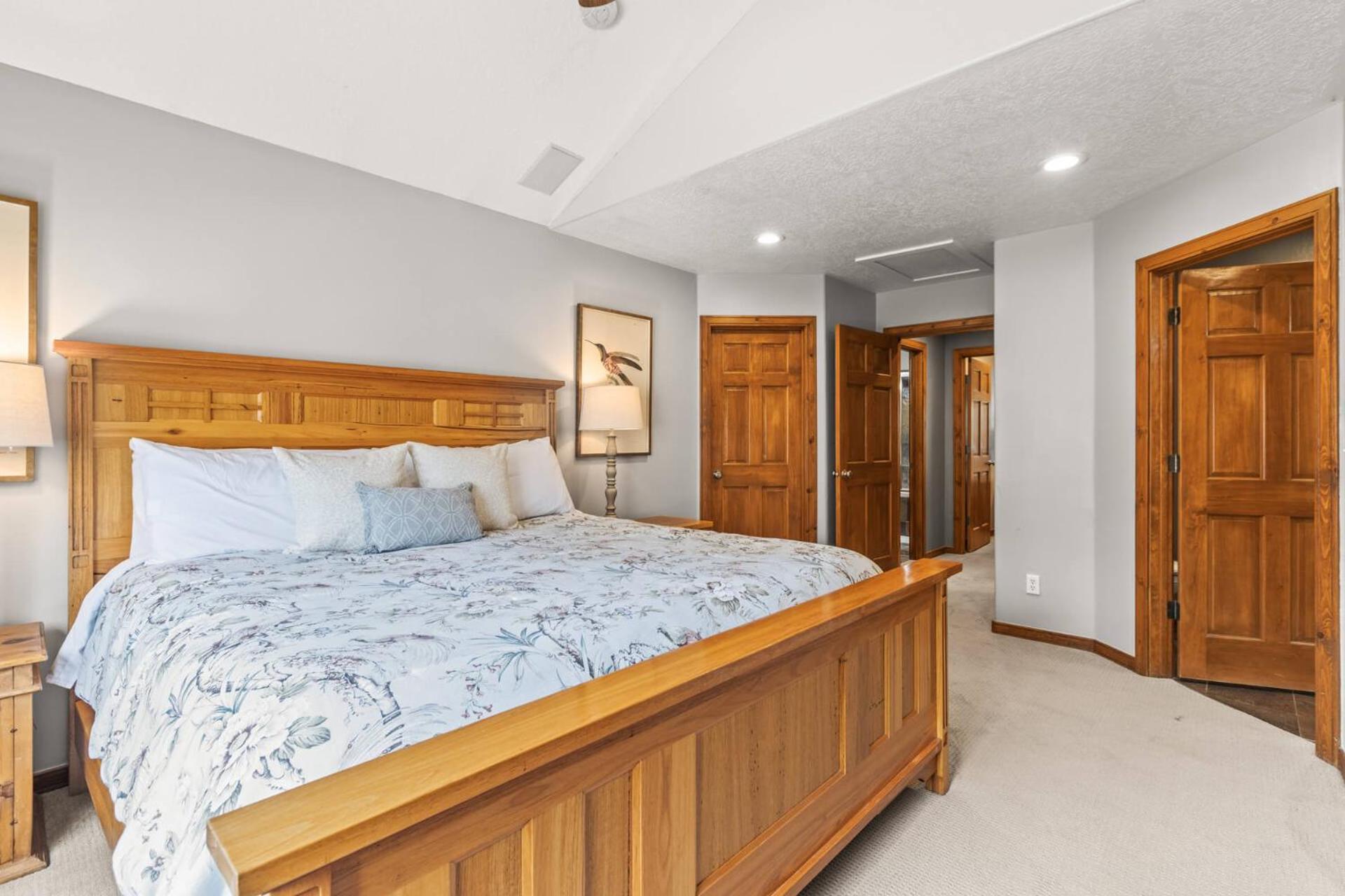 Bear Hollow Village 5458 by Moose Management view 2