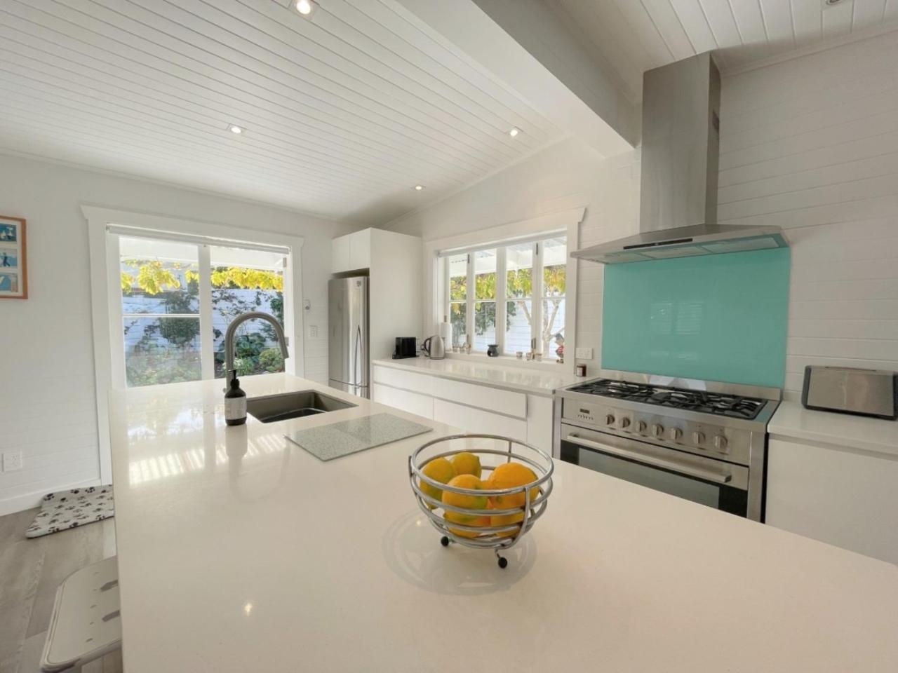 The Hideaway - Stay Waiheke view 3