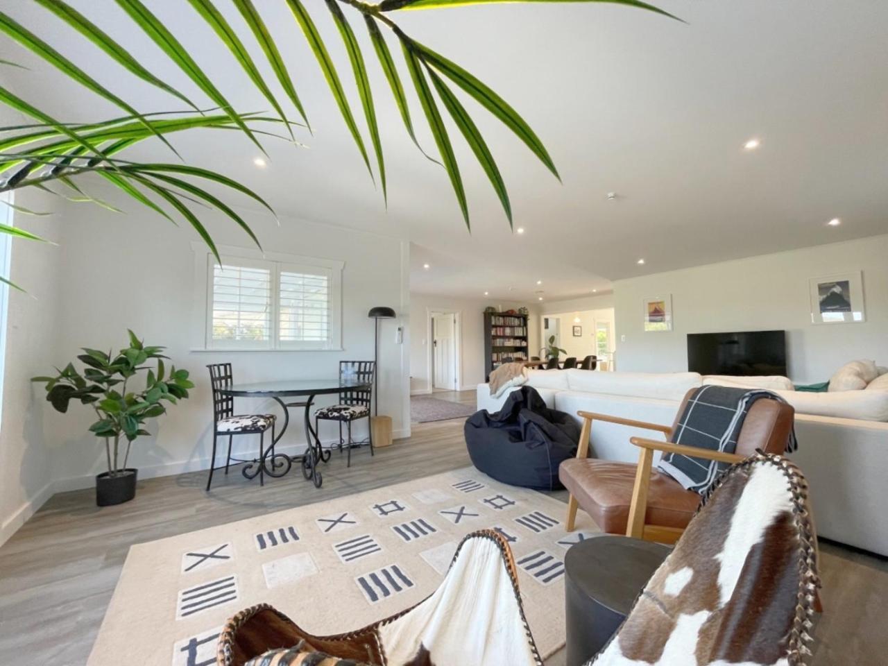 The Hideaway - Stay Waiheke view 4