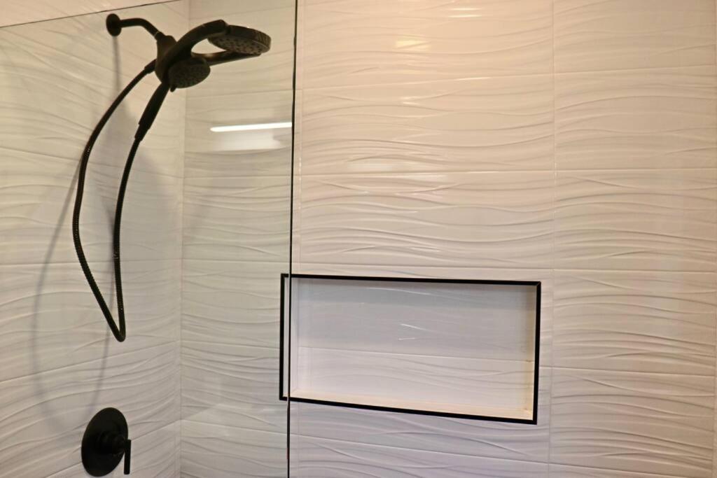 Modern La Cresta view 4