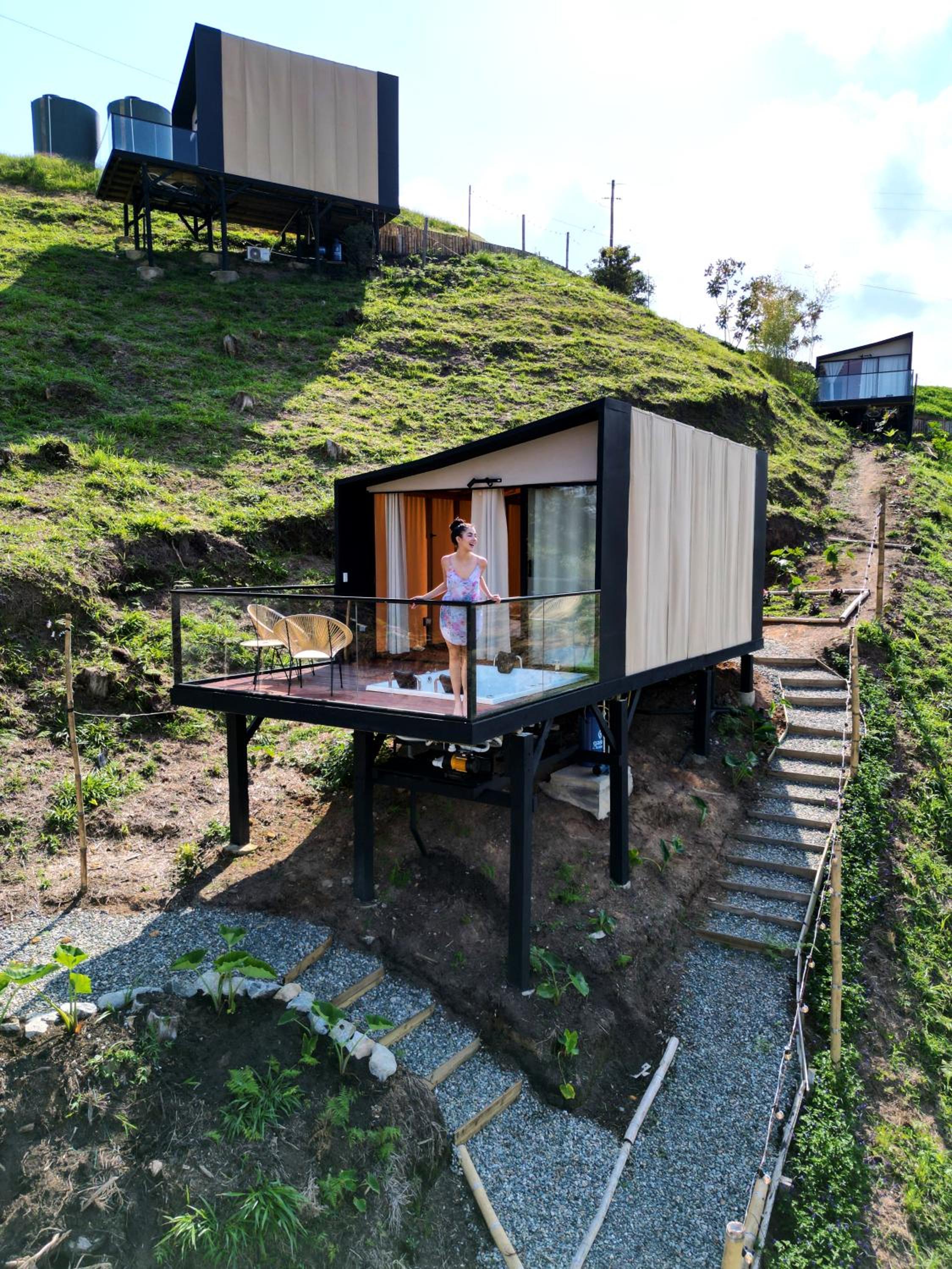 Cabañas para parejas cerca a Medellín - LUUM By Roots Rentals