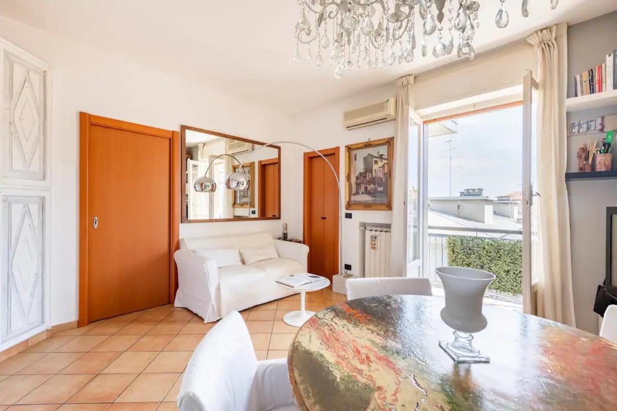 Glassy Apartment