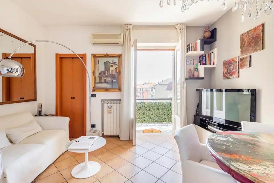 Glassy Apartment
