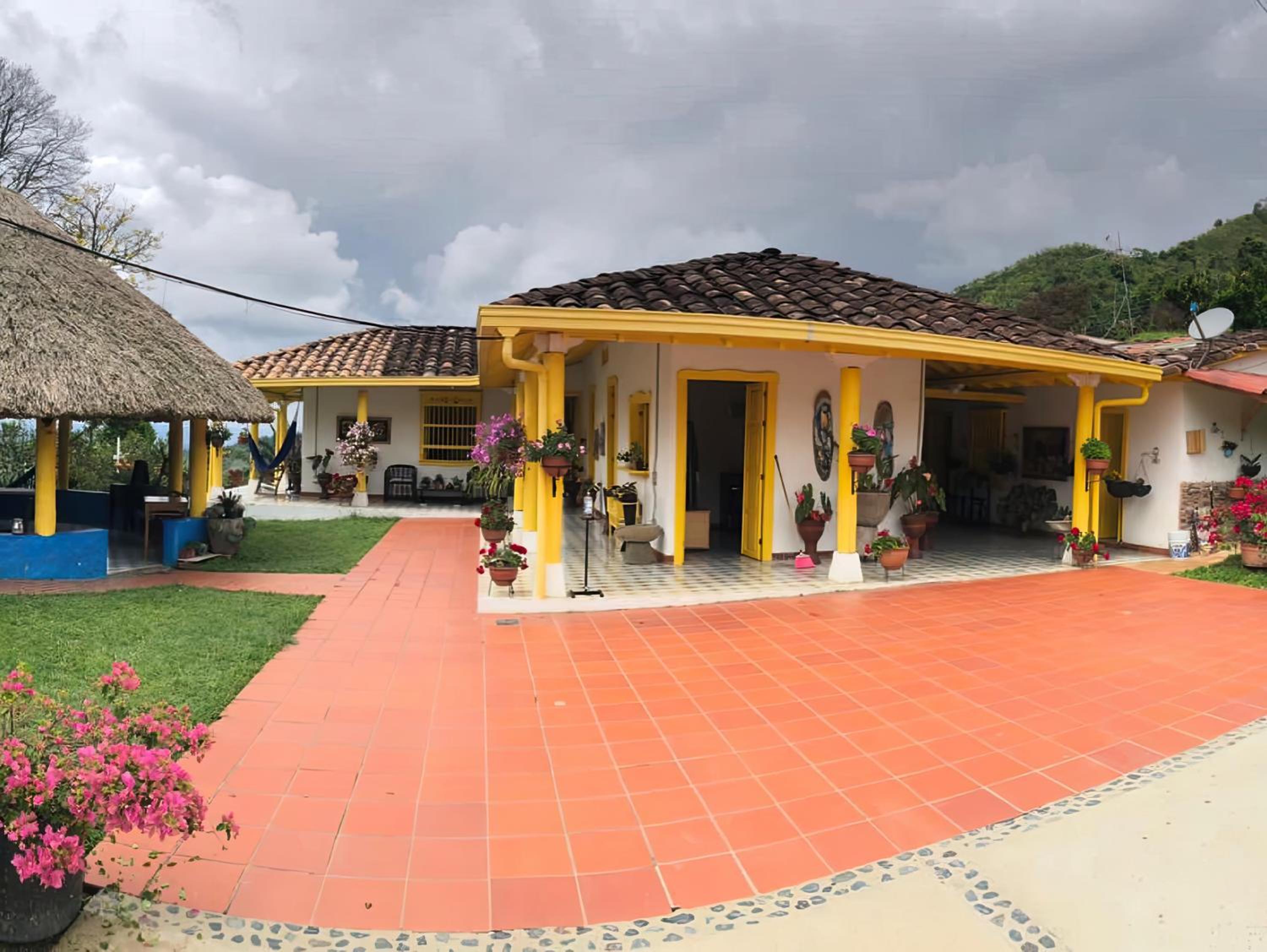 Hospedaje con TV, Baño Privado, Wifi