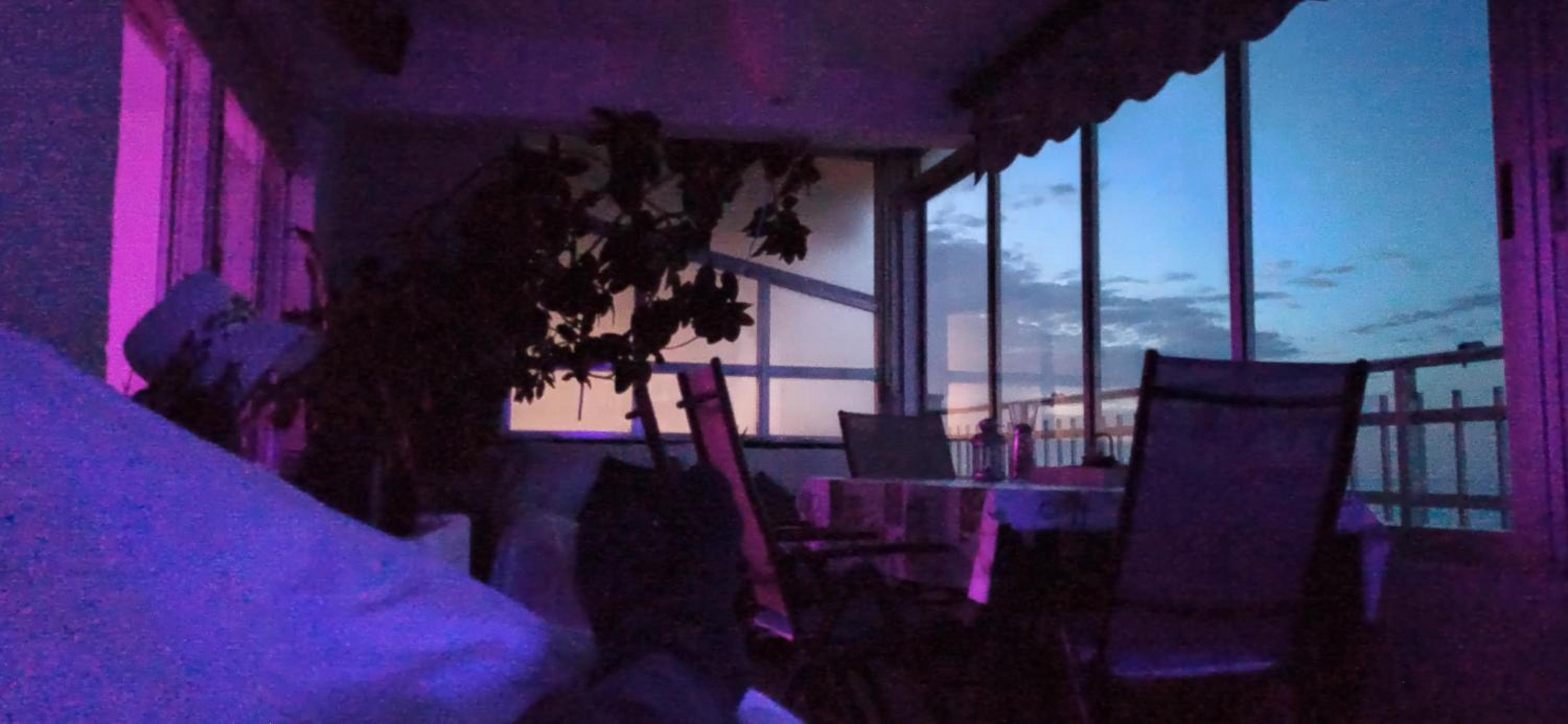 BLUE DOUBLE PRIVATE ROOM AT FRONT BEACH - HABITACION en la playa piso compartido