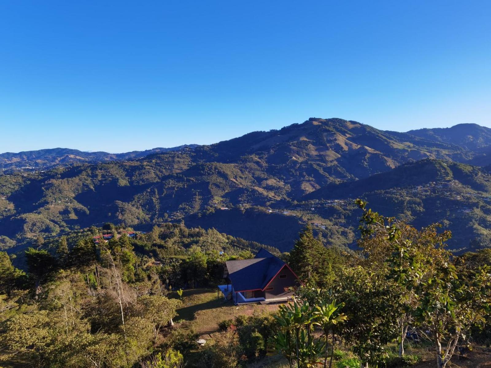 Casa Roble Cabaña romántica en la montaña de Costa Rica