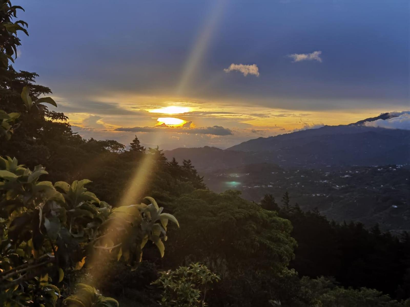 Casa Roble Cabaña romántica en la montaña de Costa Rica