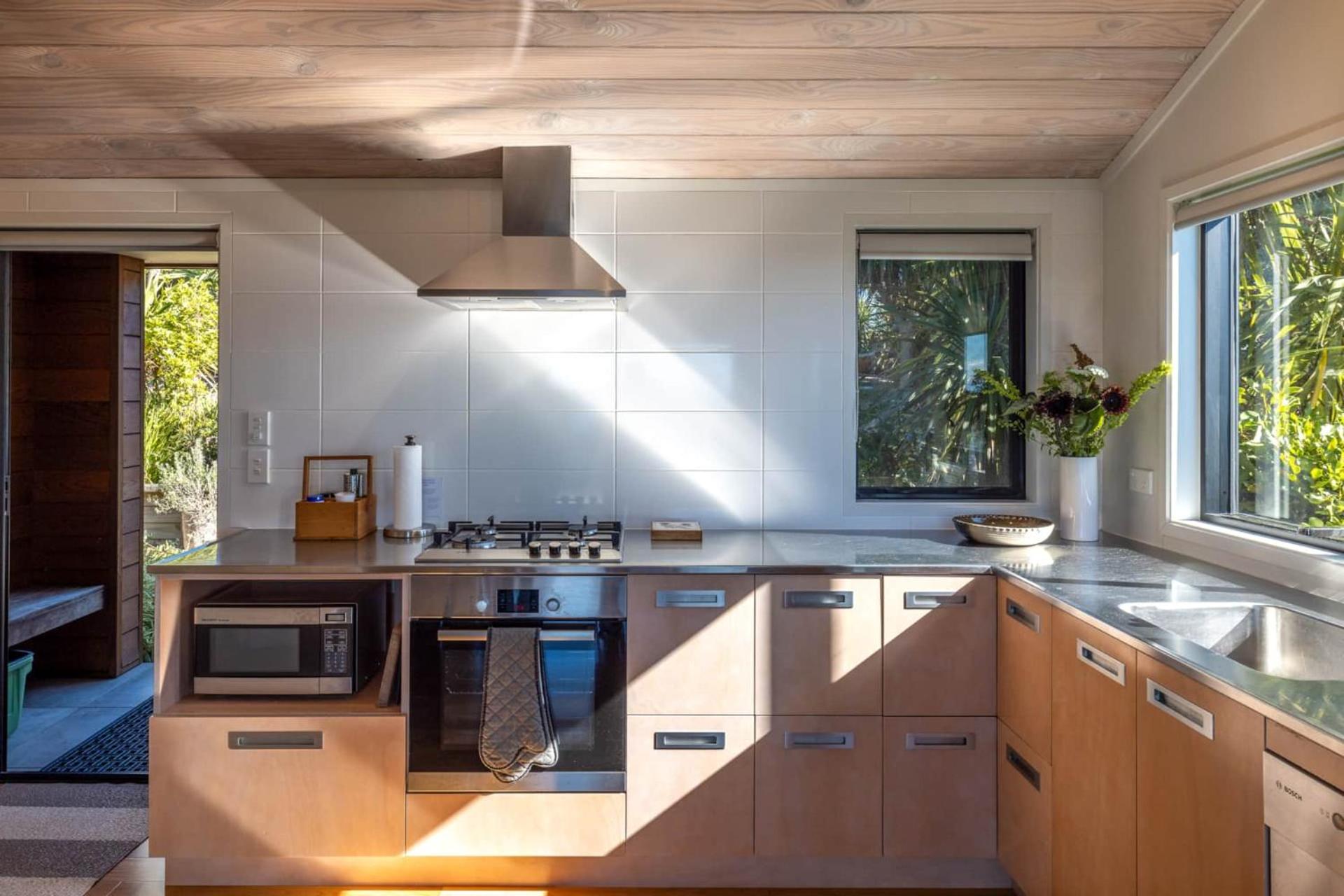 LITTLE TIRI COTTAGE - Coast & Country view 5