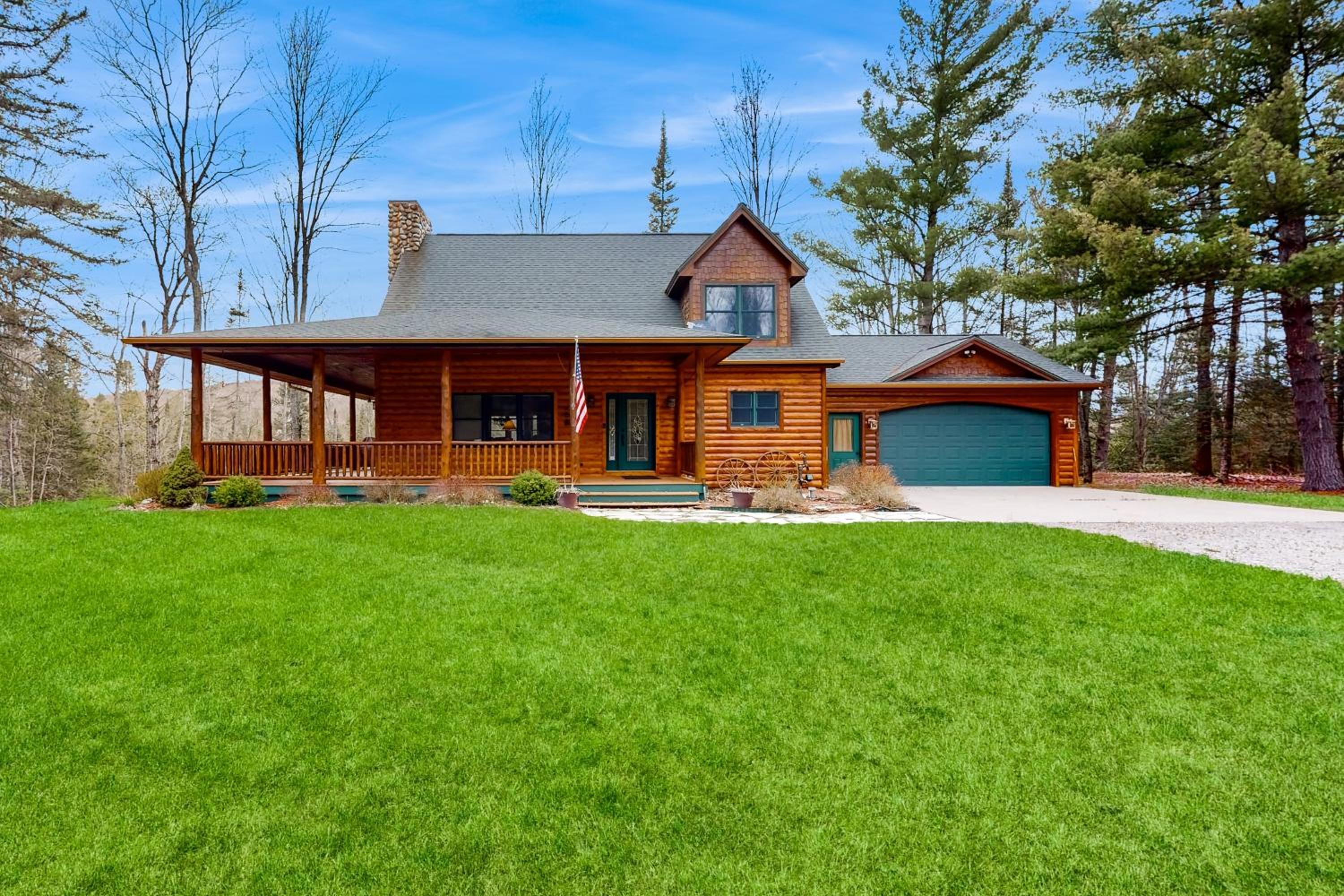 Steps to Sturgeon River! Dog-Friendly Nature Haven