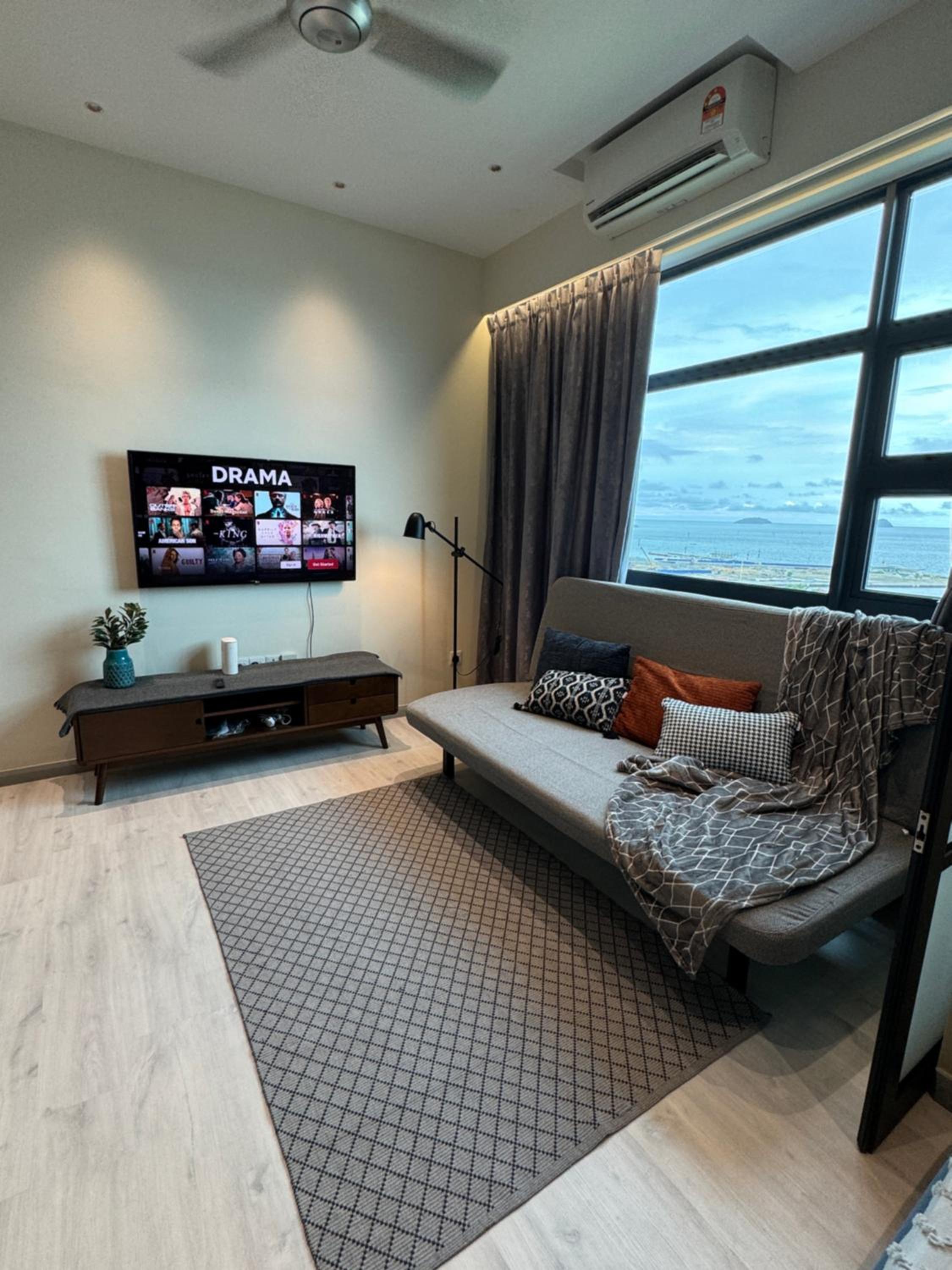 Jesselton Quay l Family Suite l Deluxe l Sunset Seaview l 2R1B l 5 pax photo 5