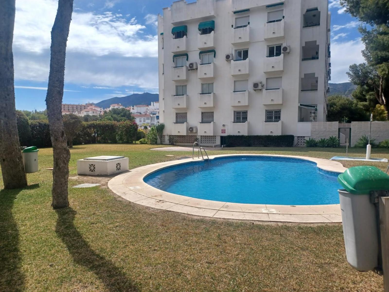 Torremolinos El Pinar Pool & Beach view 3