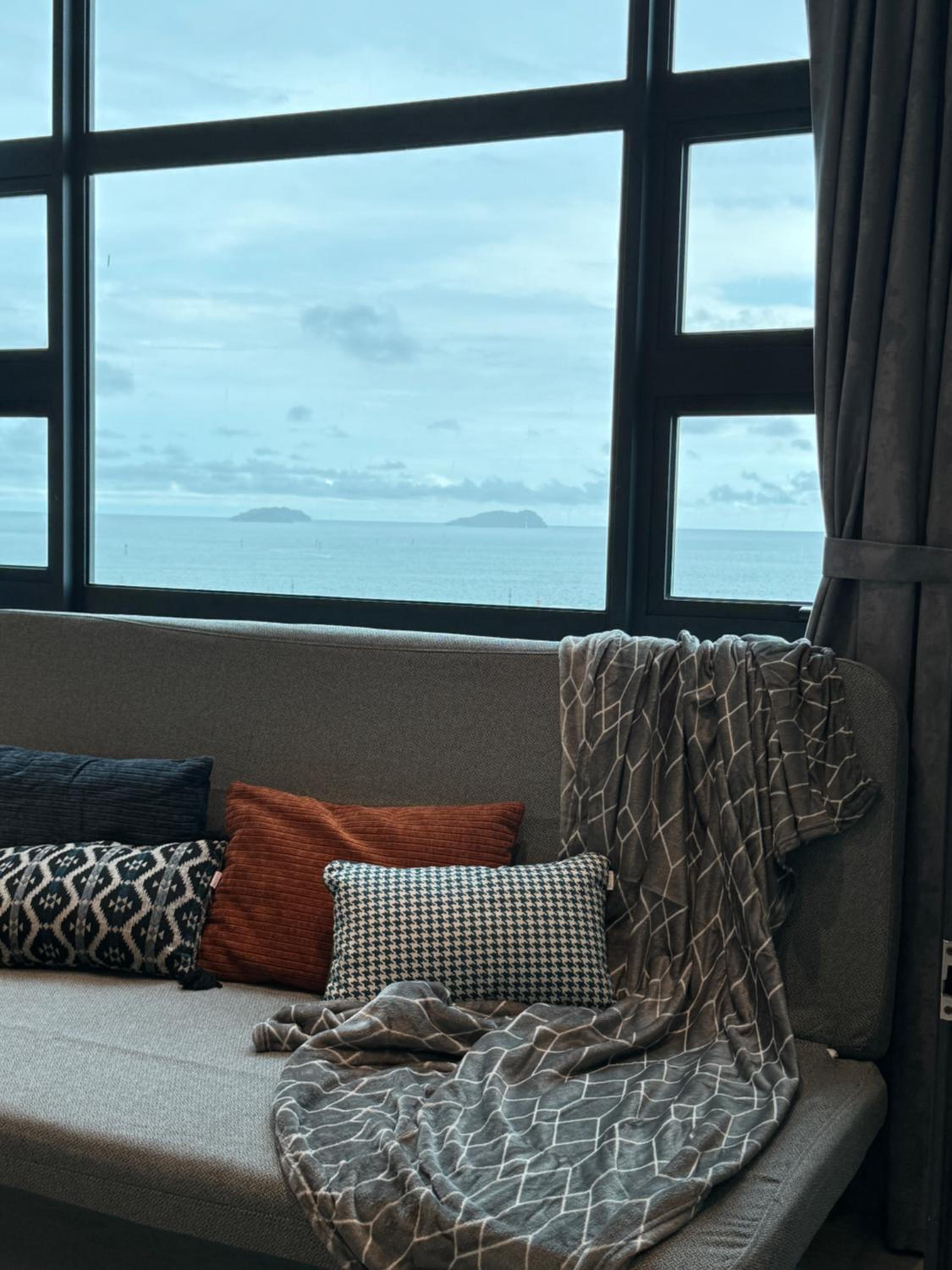 Jesselton Quay l Family Suite l Deluxe l Sunset Seaview l 2R1B l 5 pax photo 3