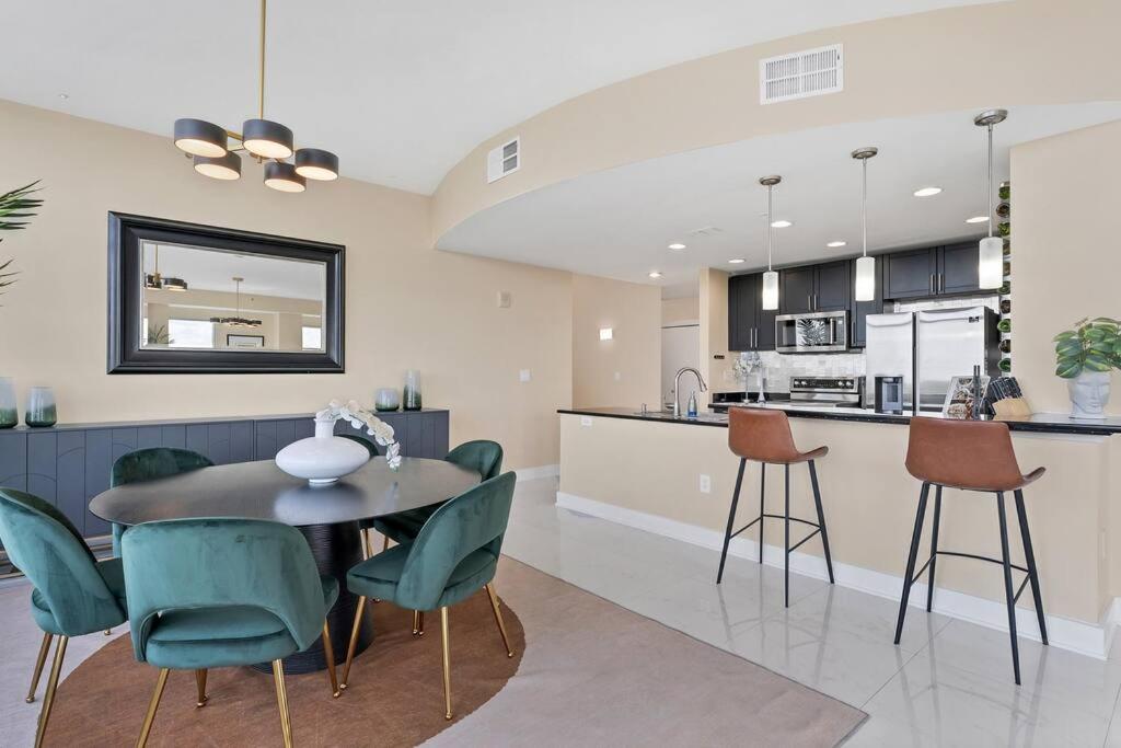 Downtown New Modern Spacious 3bdrm 2Bath 2000 sq ft