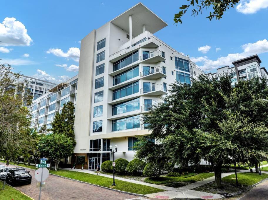 Downtown New Modern Spacious 3bdrm 2Bath 2000 sq ft