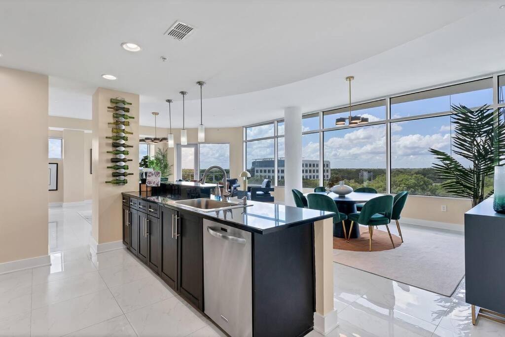 Downtown New Modern Spacious 3bdrm 2Bath 2000 sq ft