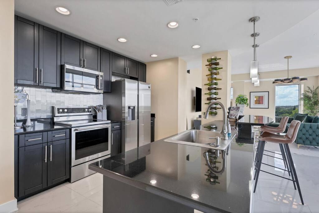 Downtown New Modern Spacious 3bdrm 2Bath 2000 sq ft