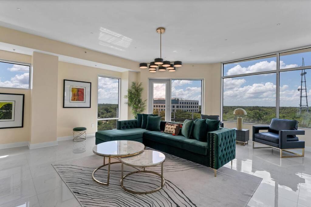 Downtown New Modern Spacious 3bdrm 2Bath 2000 sq ft