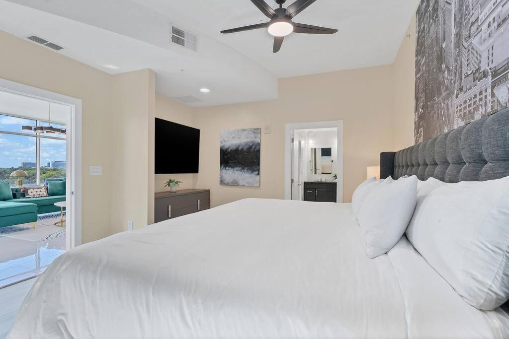 Downtown New Modern Spacious 3bdrm 2Bath 2000 sq ft