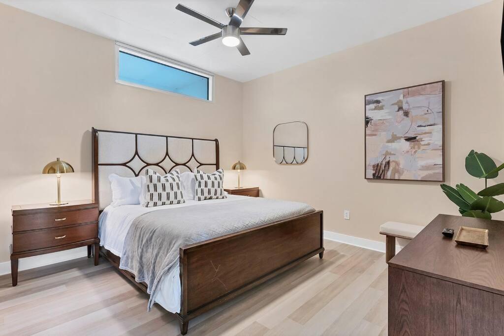 Downtown New Modern Spacious 3bdrm 2Bath 2000 sq ft