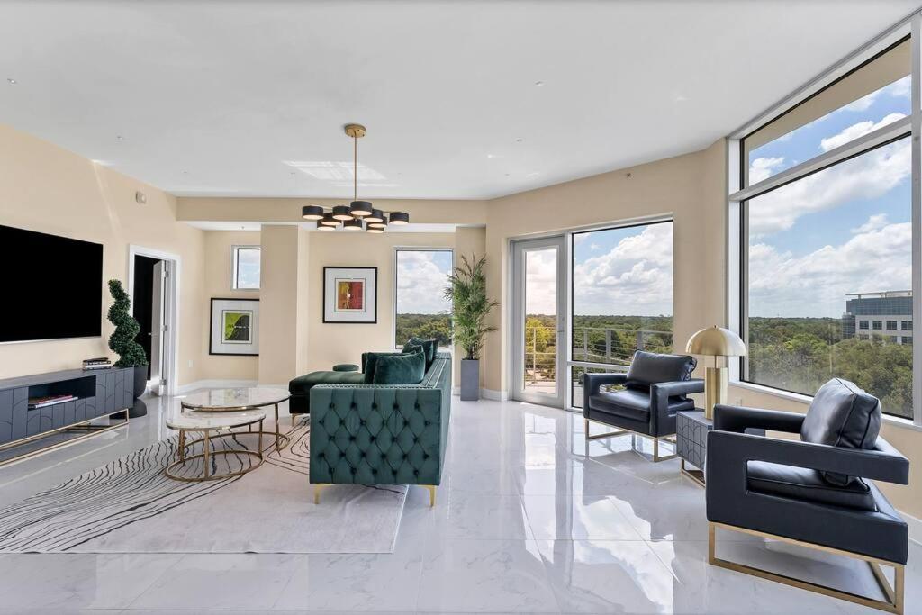 Downtown New Modern Spacious 3bdrm 2Bath 2000 sq ft