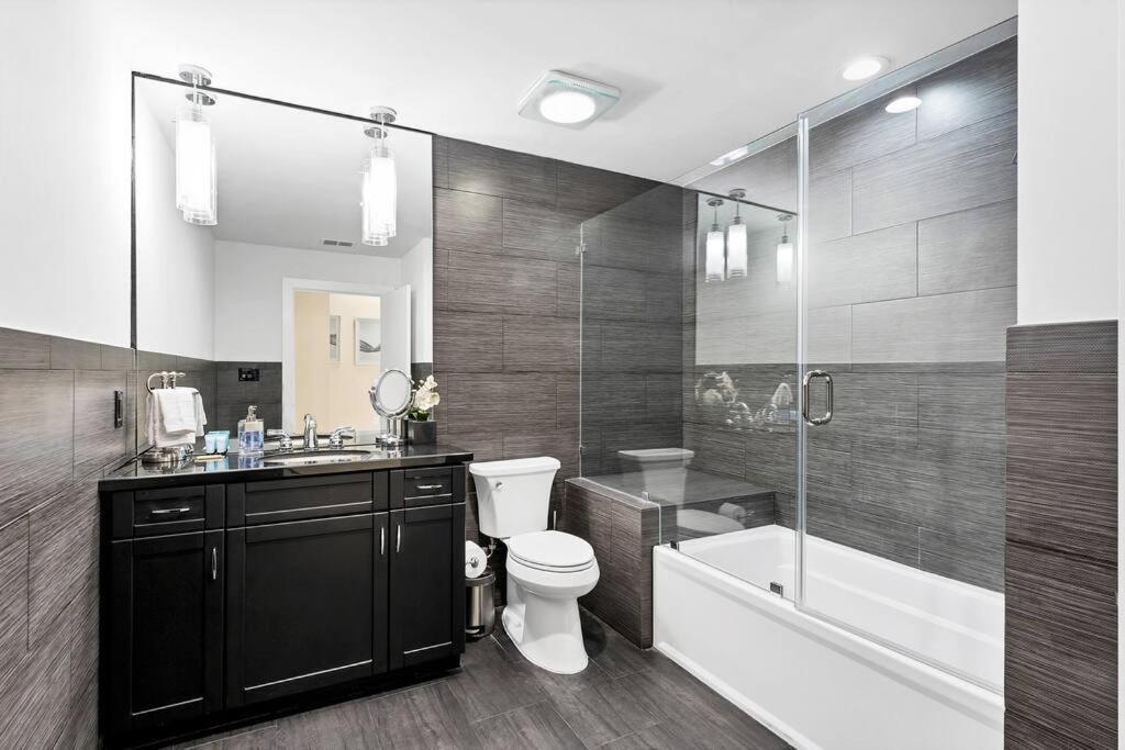 Downtown New Modern Spacious 3bdrm 2Bath 2000 sq ft