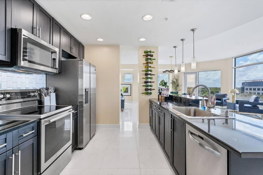 Downtown New Modern Spacious 3bdrm 2Bath 2000 sq ft