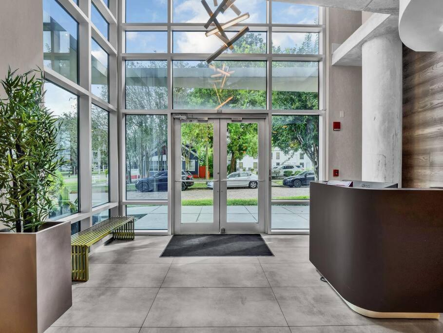 Downtown New Modern Spacious 3bdrm 2Bath 2000 sq ft