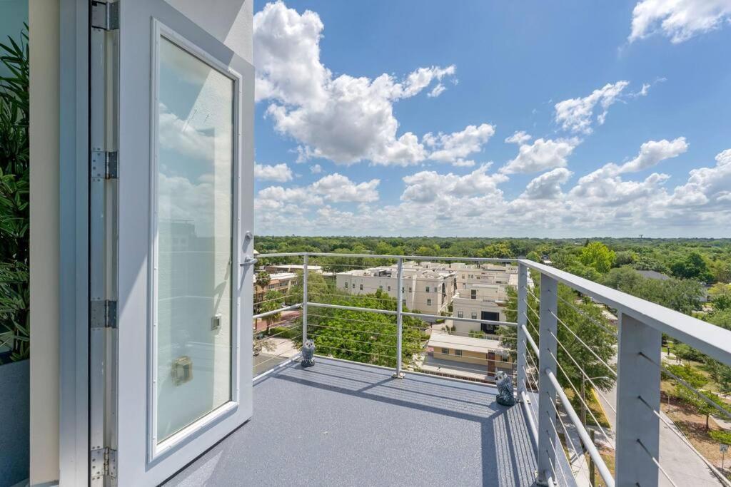 Downtown New Modern Spacious 3bdrm 2Bath 2000 sq ft