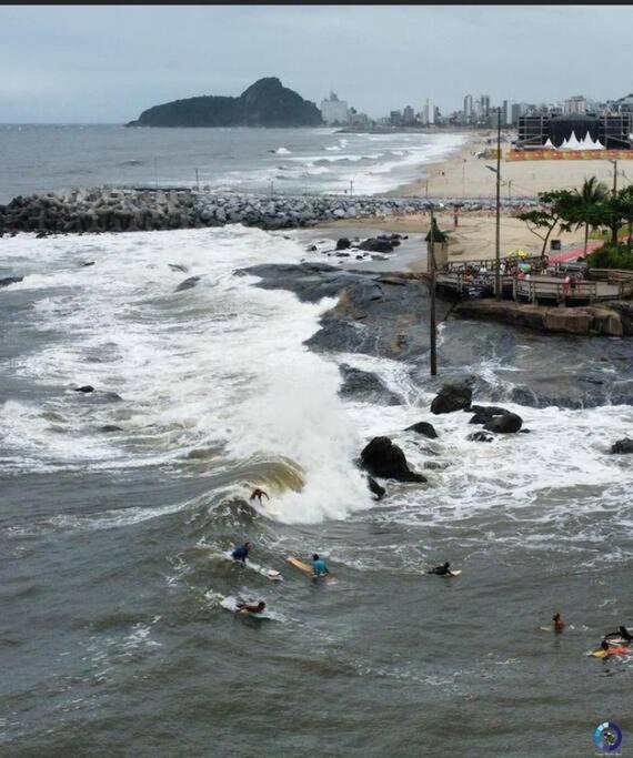 Pé na areia lado av.Atlântica