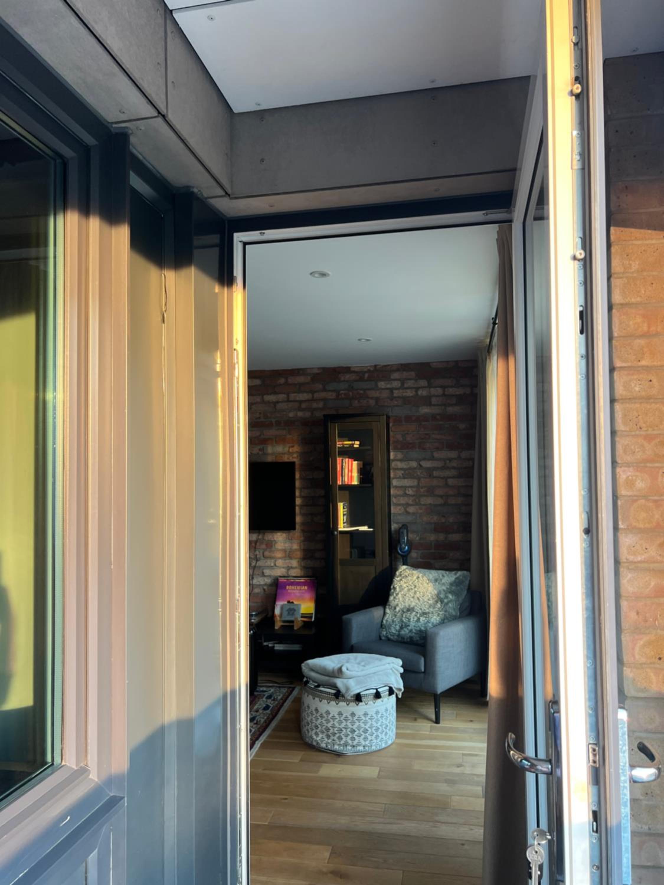 Modern Flat Your Stylish Escape view 2