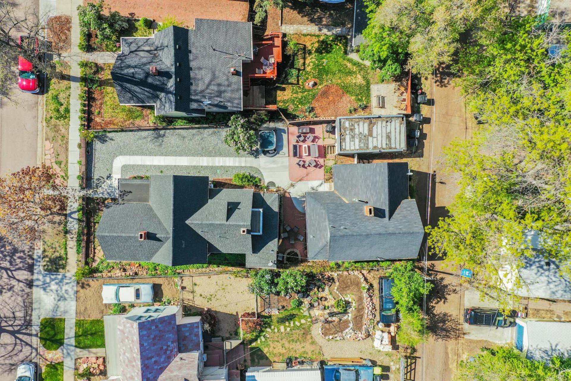 3BR Custom Build with Firepit Downtown Nearby