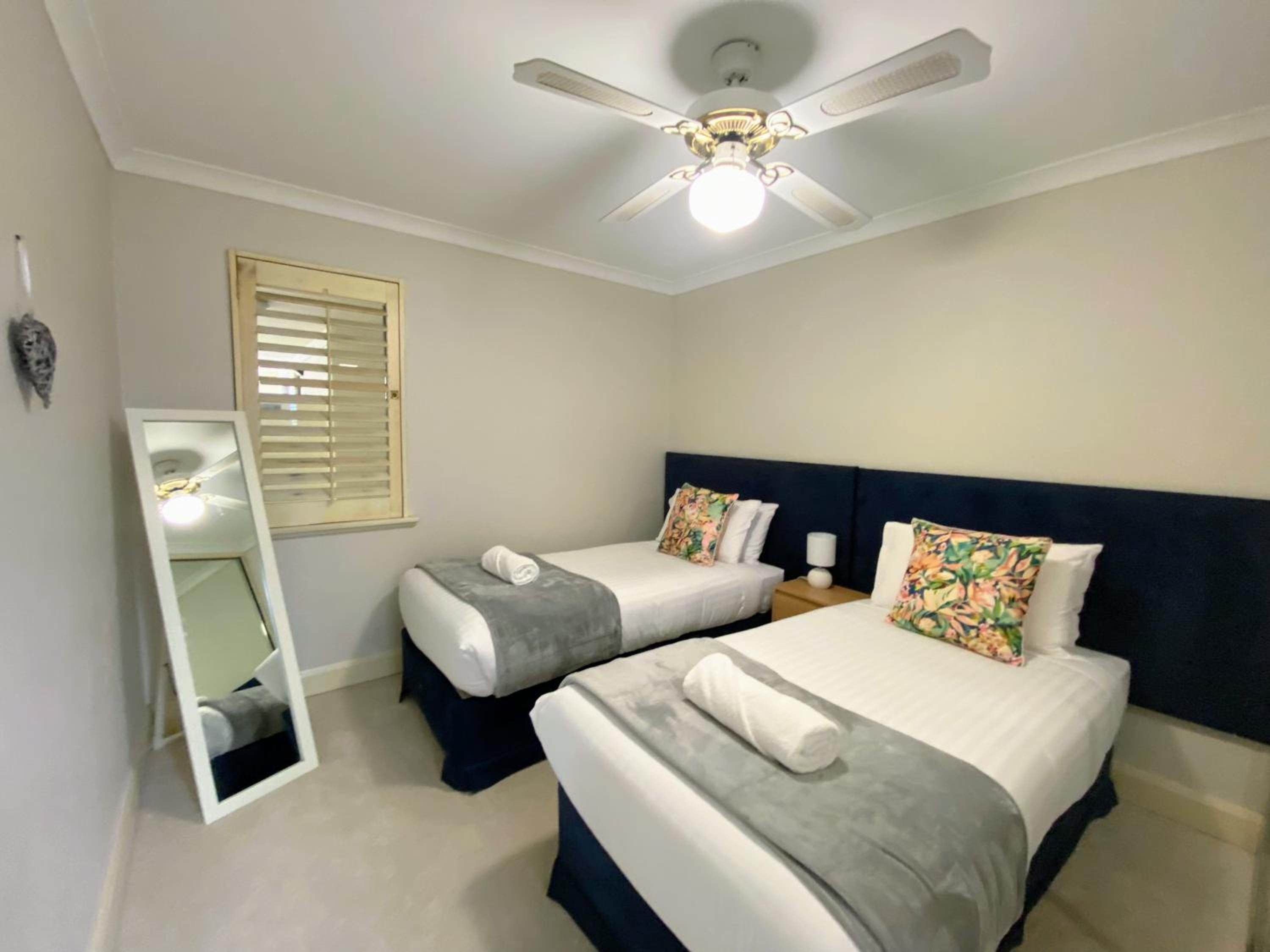 Sunset Shores Scarborough King Bed Beachfront