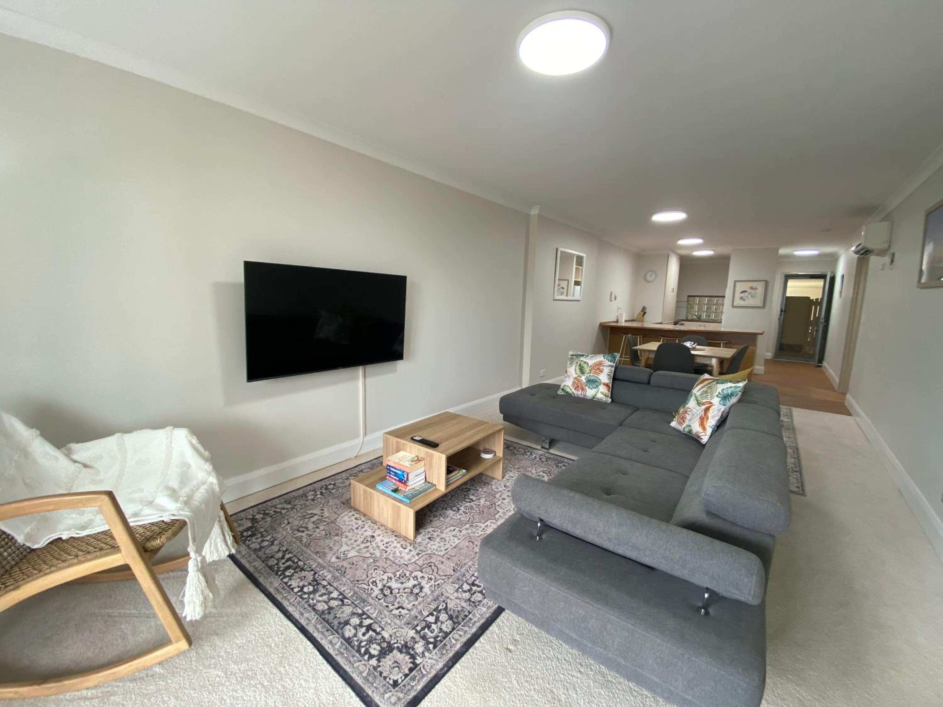Sunset Shores Scarborough King Bed Beachfront