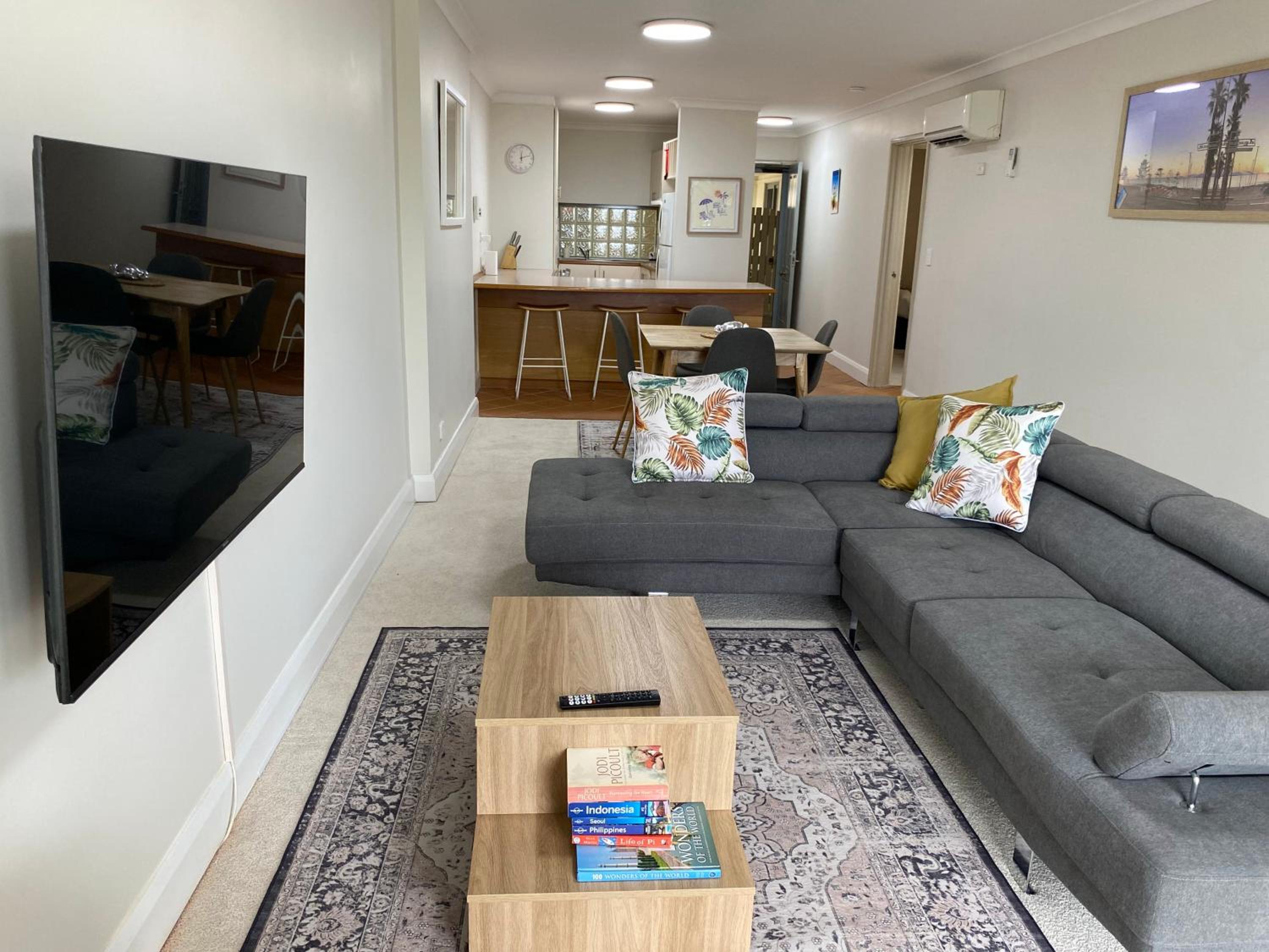Sunset Shores Scarborough King Bed Beachfront