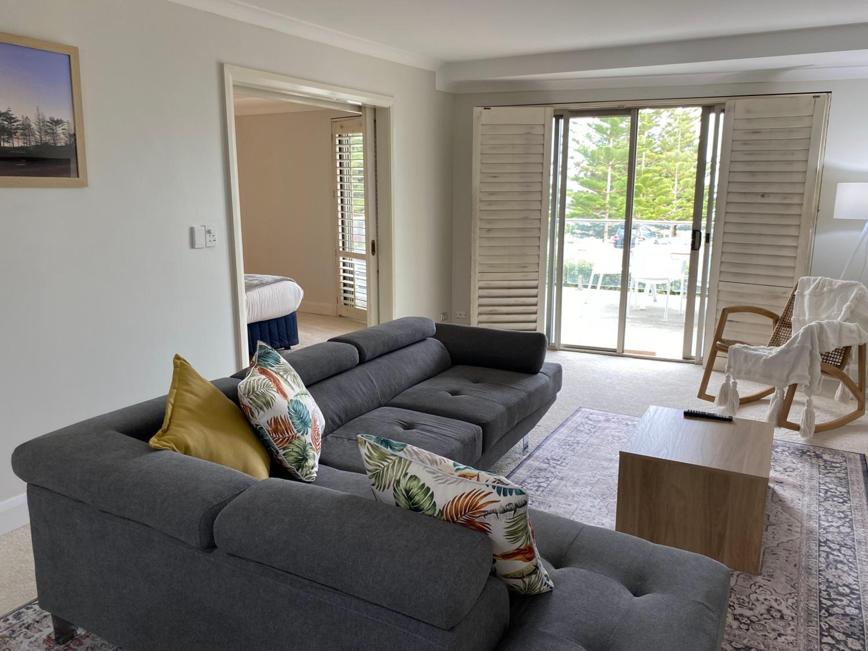 Sunset Shores Scarborough King Bed Beachfront
