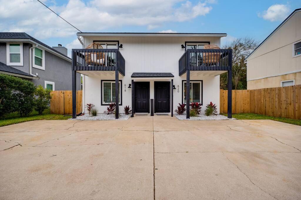 Be A Nomad - Stunning 2-br blocks from the beach view 3