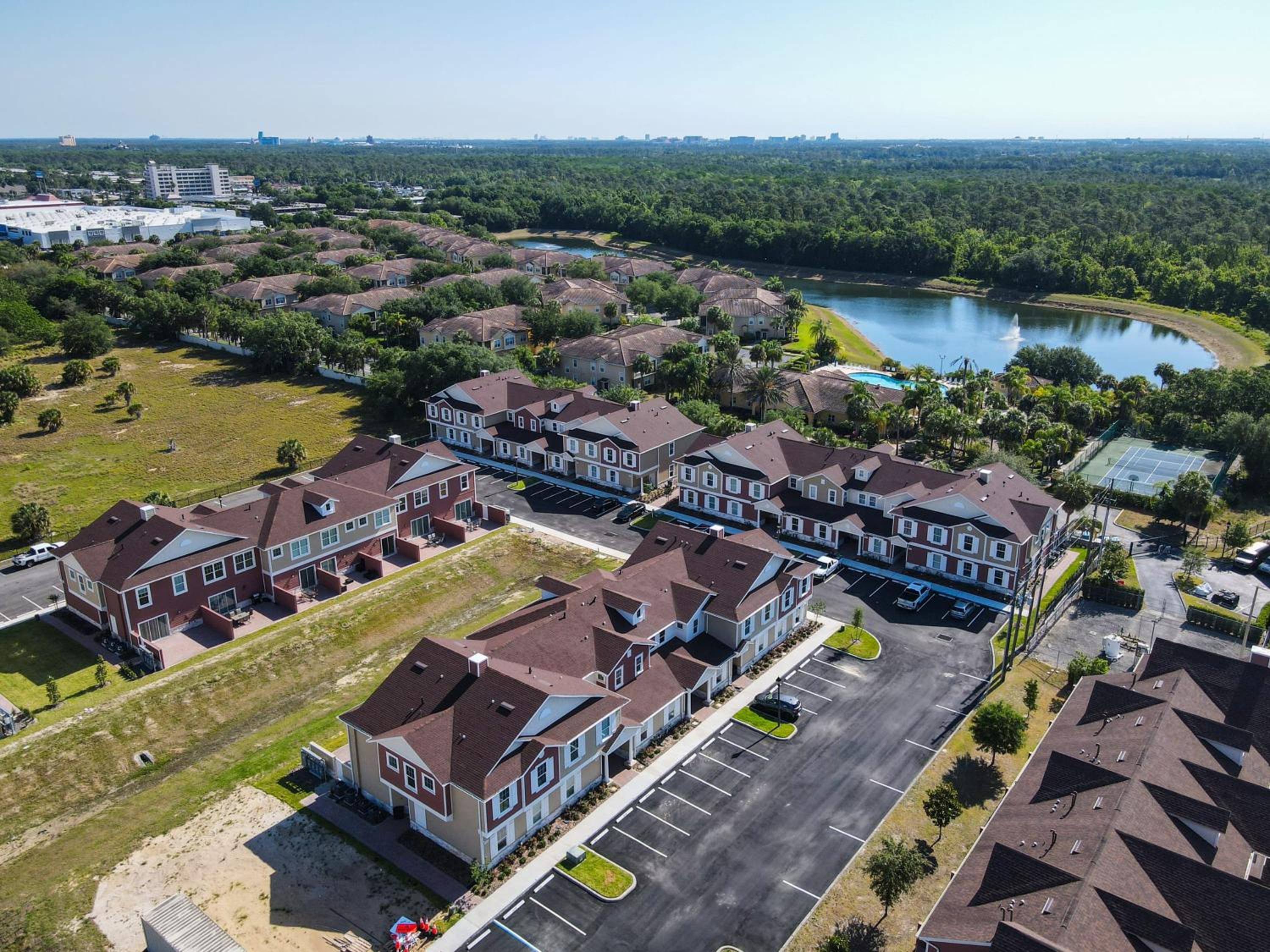 Fabulous Paradise 3BR Townhouse near Disney and outlets
