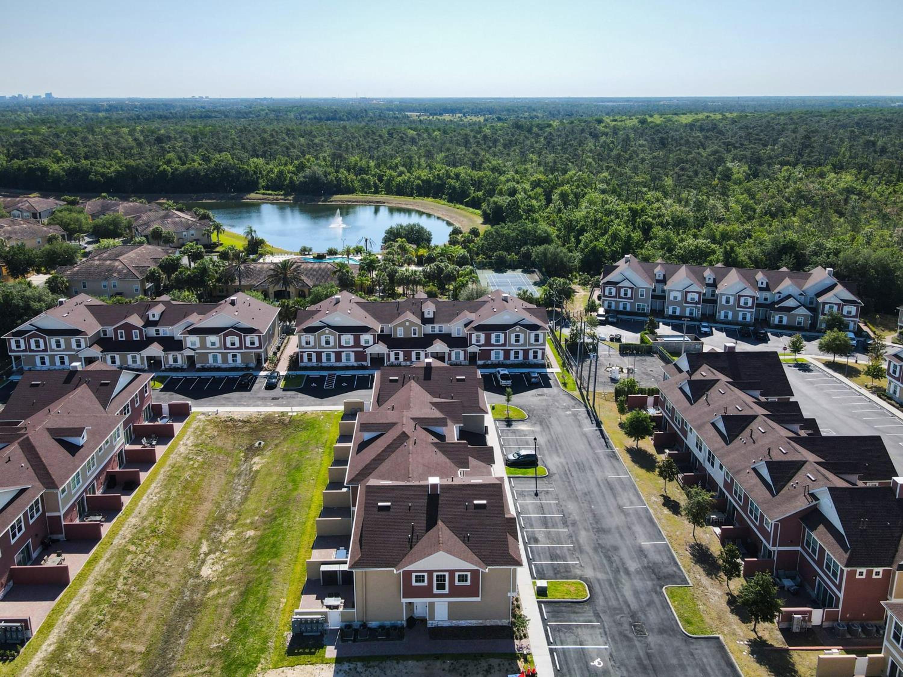 Fabulous Paradise 3BR Townhouse near Disney and outlets