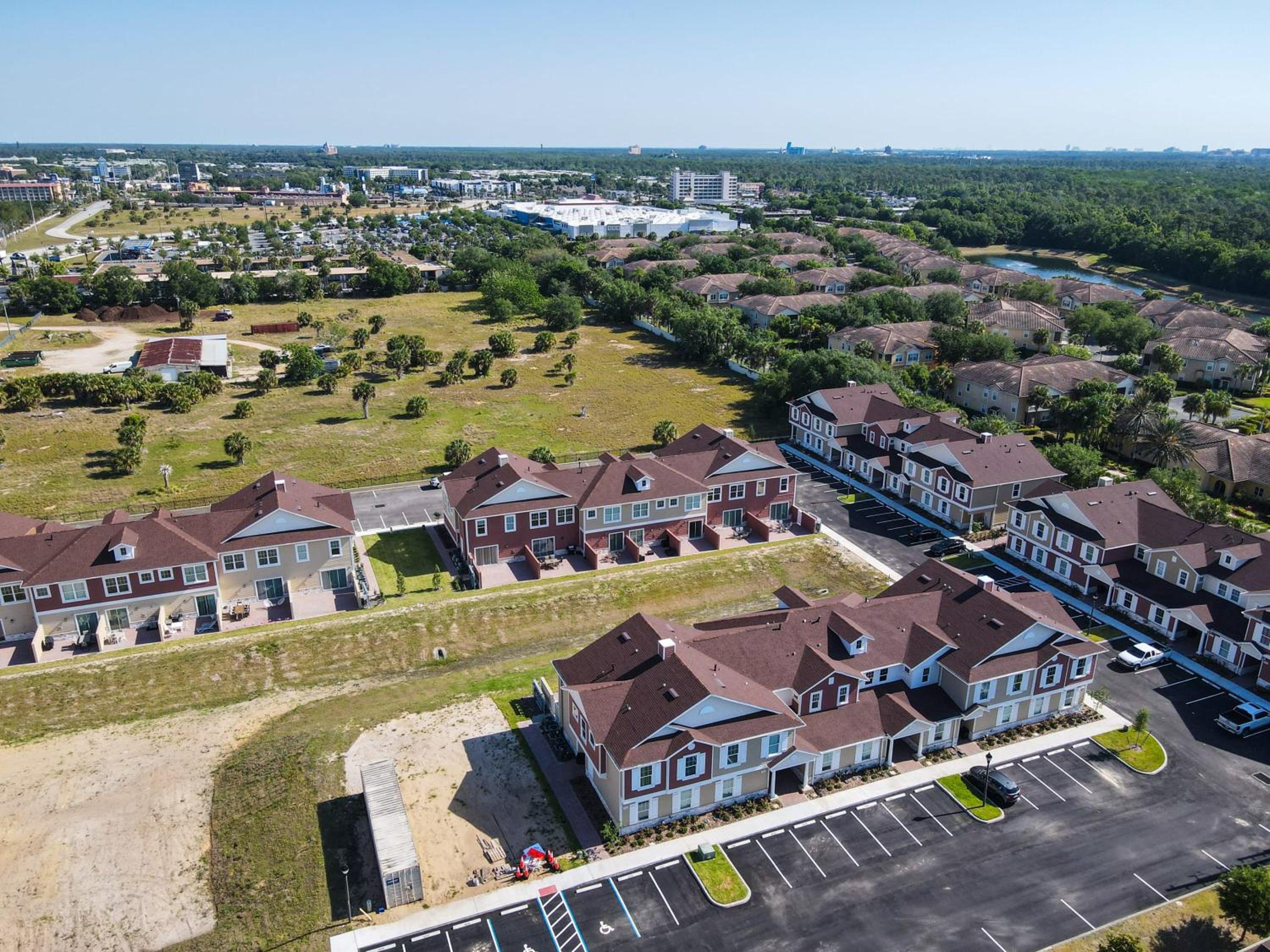 Fabulous Paradise 3BR Townhouse near Disney and outlets