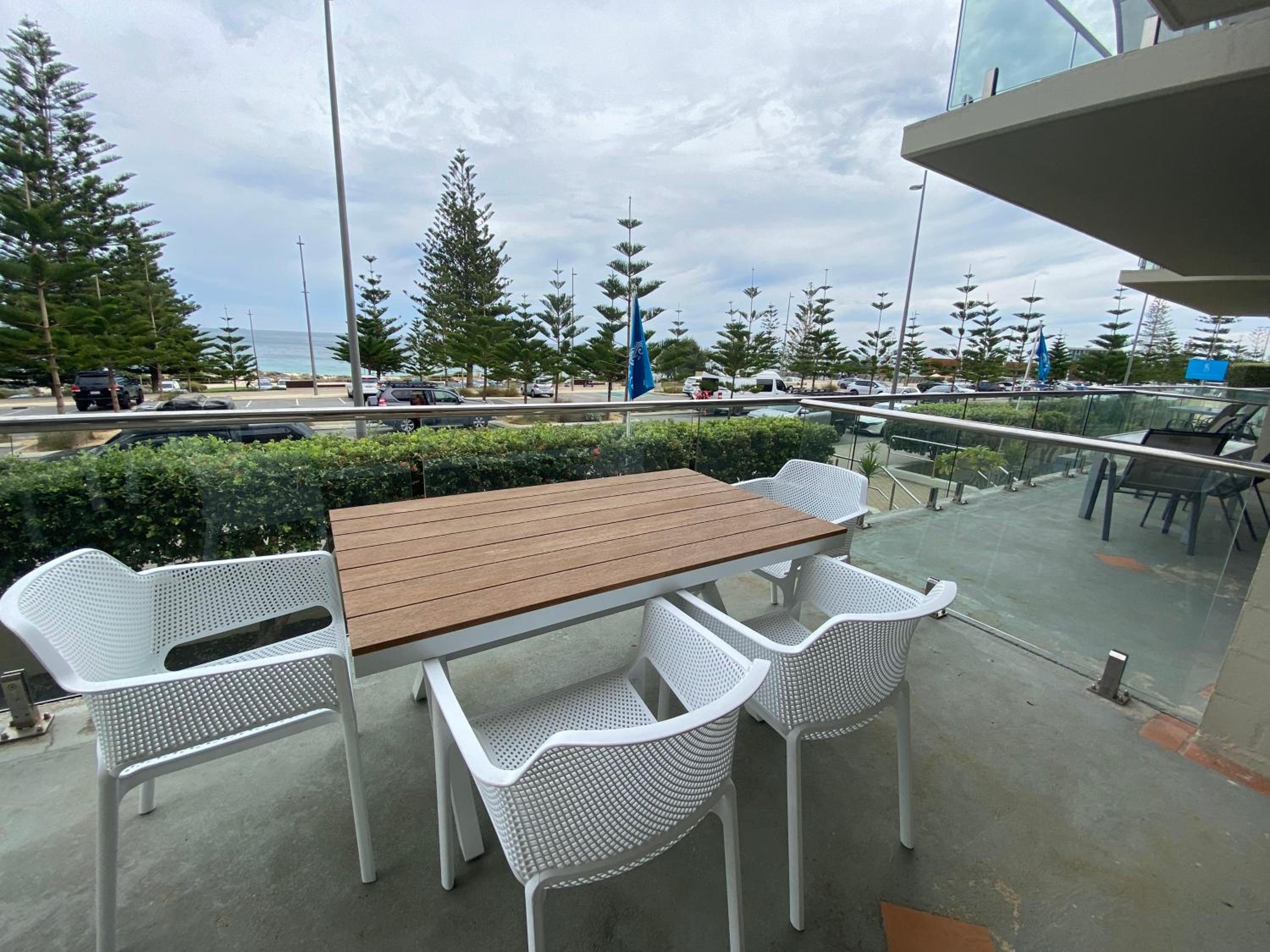 Sunset Shores Scarborough King Bed Beachfront