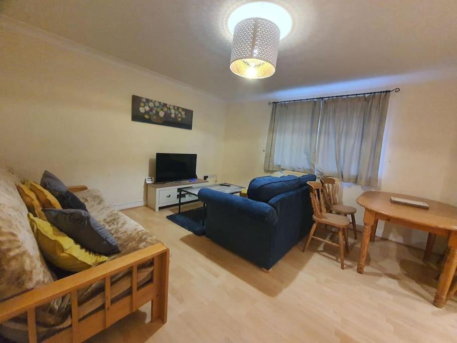 Modern 2BR Chester Flat view 3