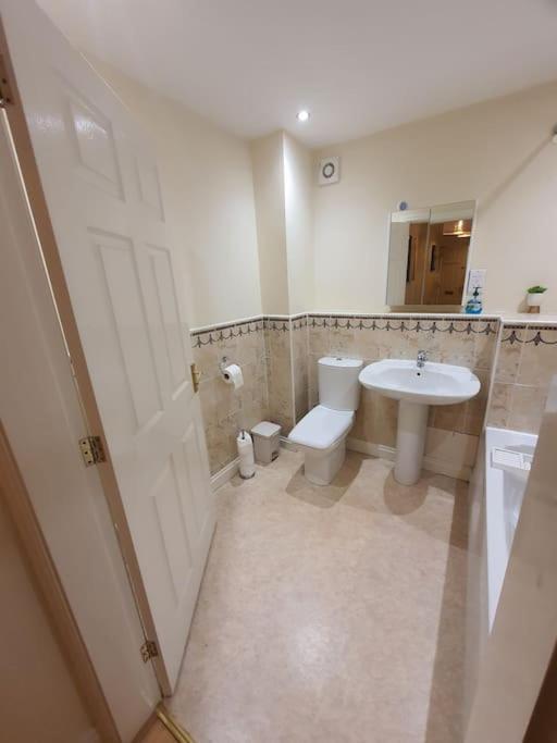 Modern 2BR Chester Flat view 4