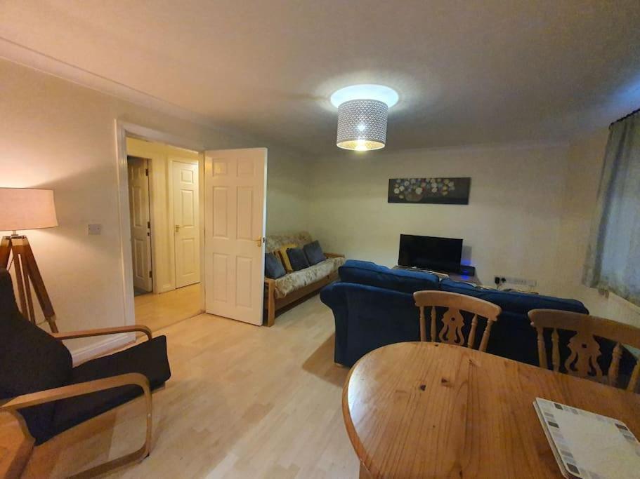 Modern 2BR Chester Flat view 5