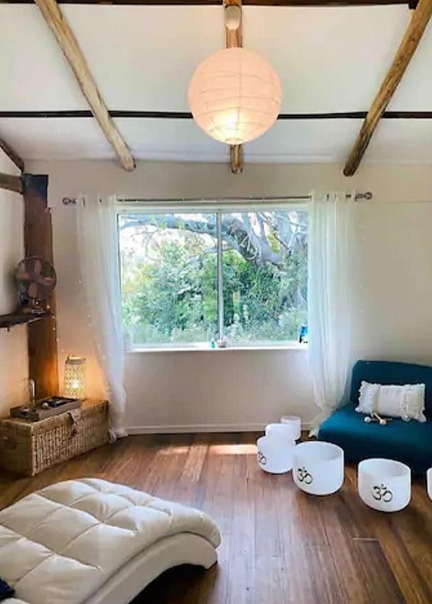Crystal Cottage Retreat- Escape to the Hinterland!