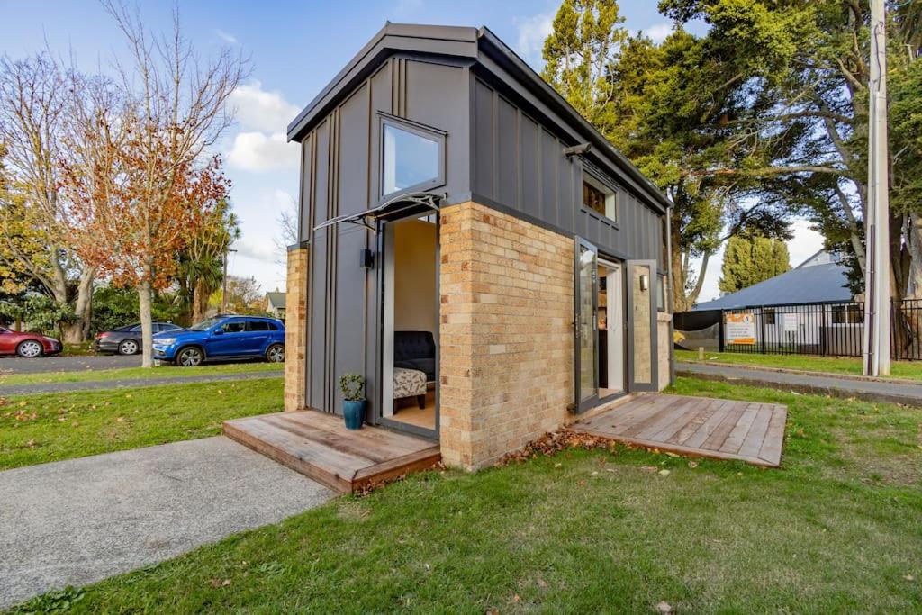 Hamilton Vacations - Beautiful tiny house near Hamilton Lake - Property Image 1