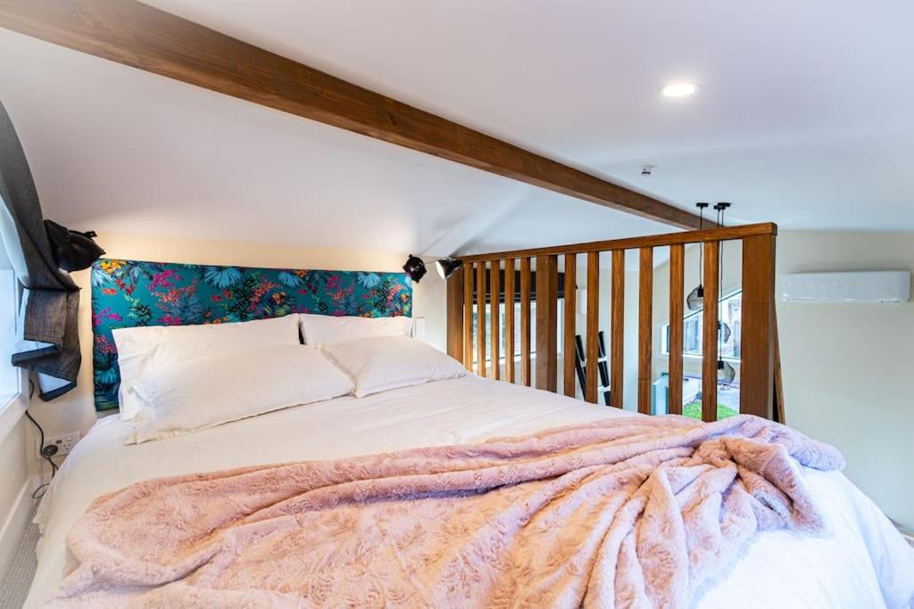 Hamilton Vacations - Beautiful tiny house near Hamilton Lake - Property Image 6