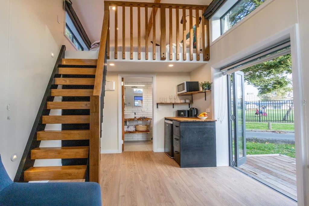Hamilton Vacations - Beautiful tiny house near Hamilton Lake - Property Image 8