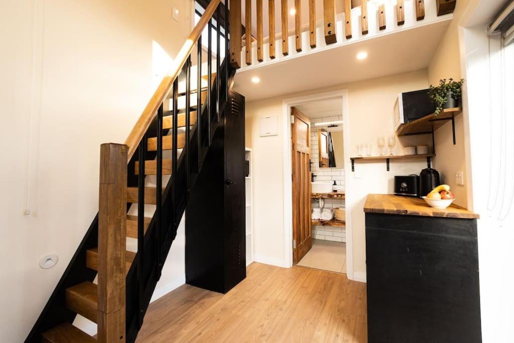 Hamilton Vacations - Beautiful tiny house near Hamilton Lake - Property Image 9