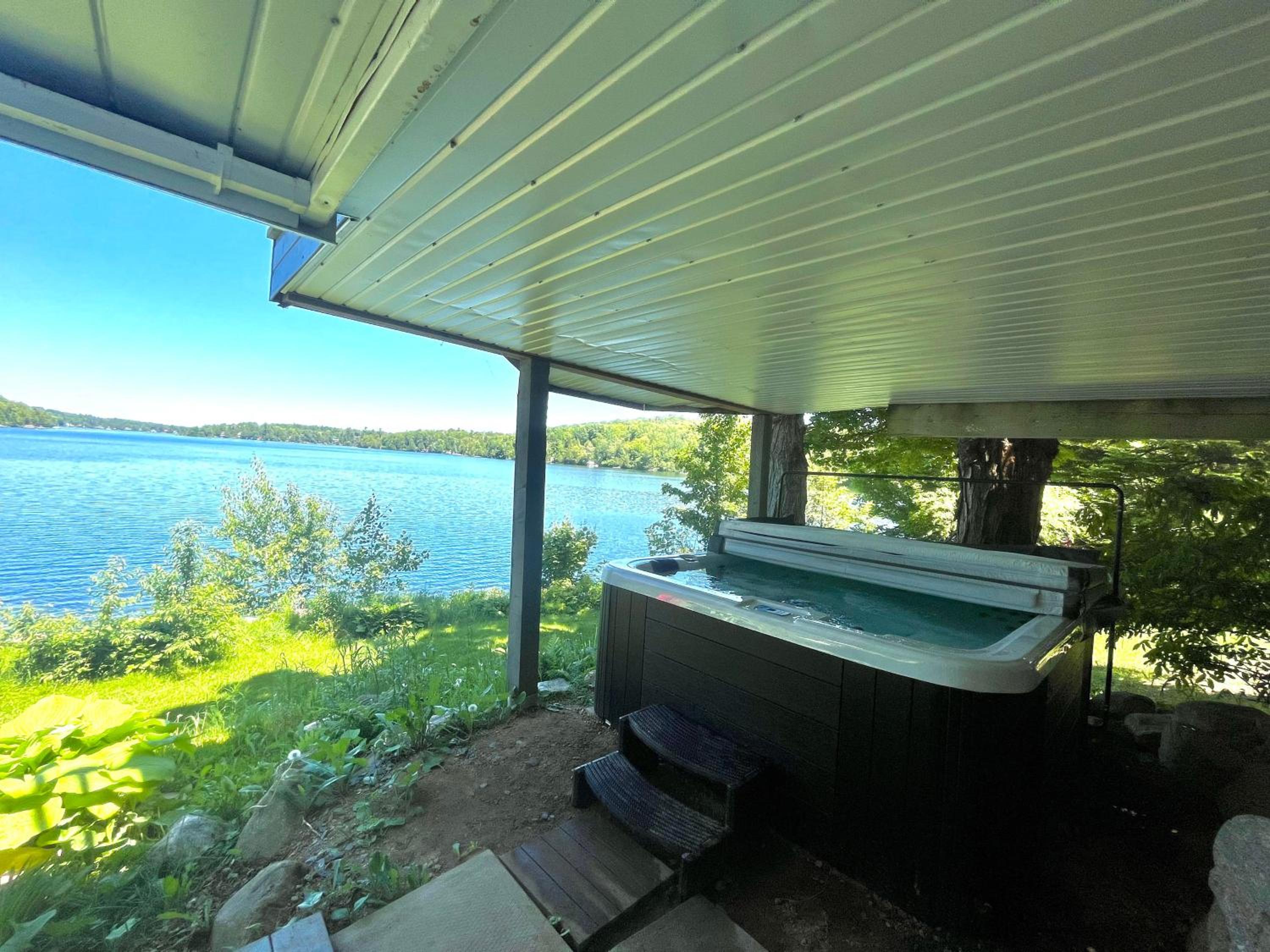Breathtaking Lake View With Spa Chalet 360