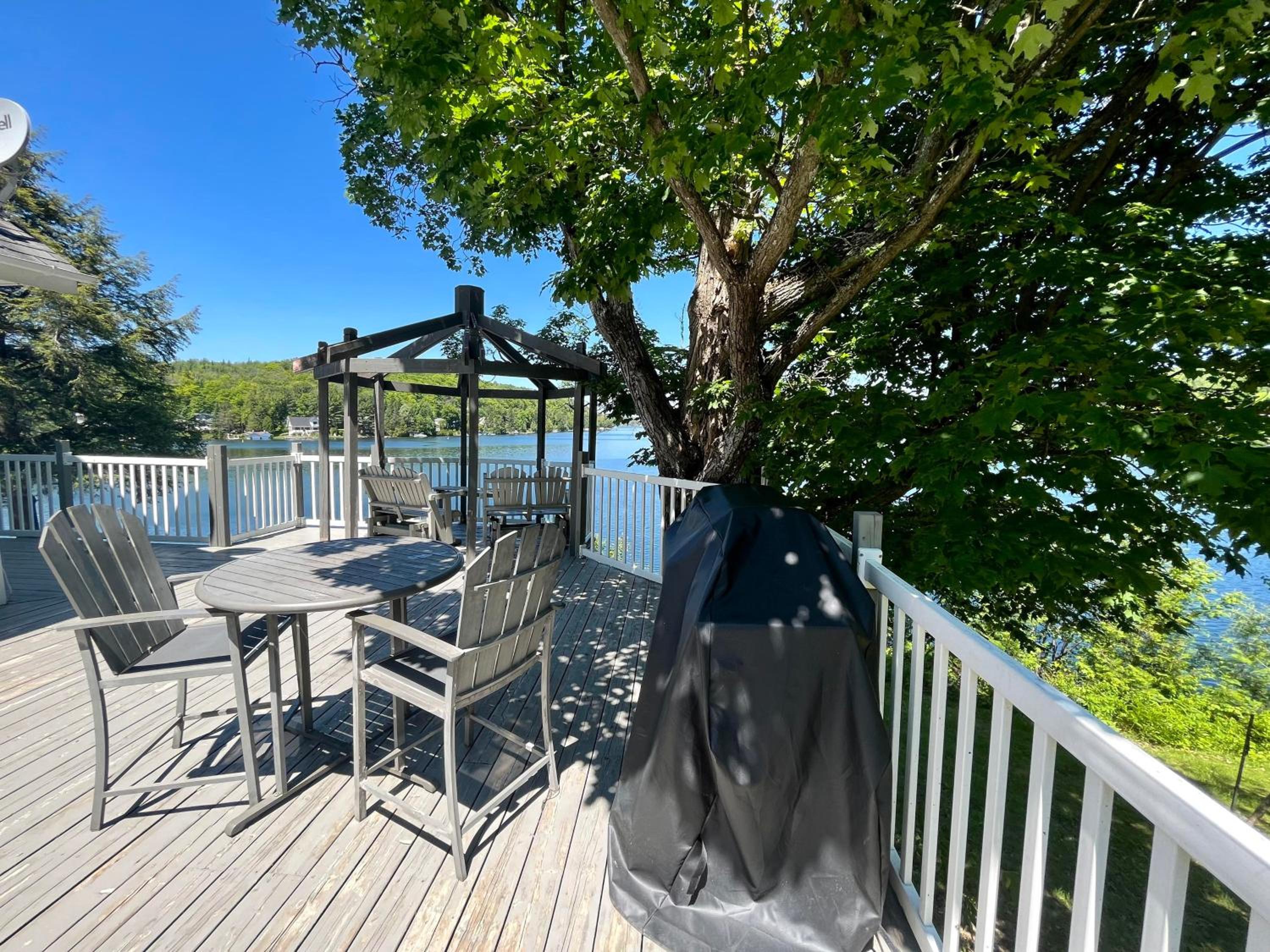 Breathtaking Lake View With Spa Chalet 360